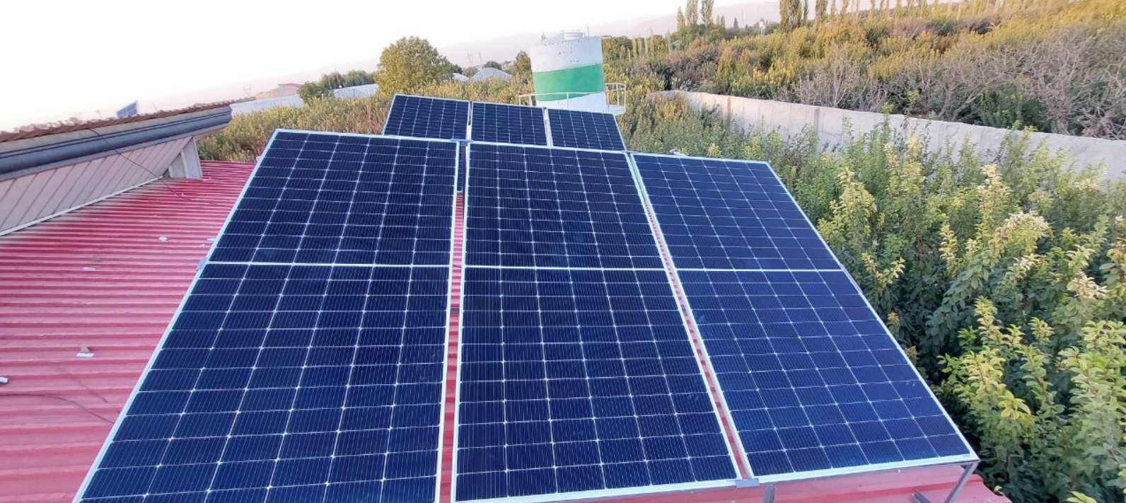 پروژه برق خورشیدی ویلایی در چهارباغ کردان عکس سوم